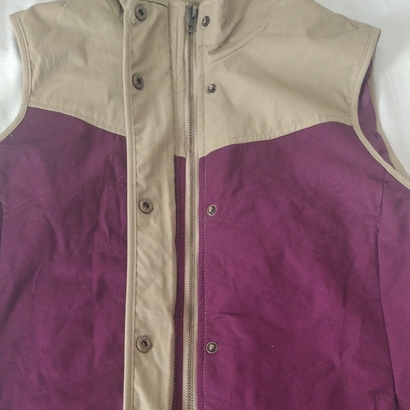 Magellan Outdoors Women's Vest - Plum and Khaki - Picture 7 of 16